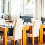 Logis La Magnanerie - Cote Bistro Hotel 3*