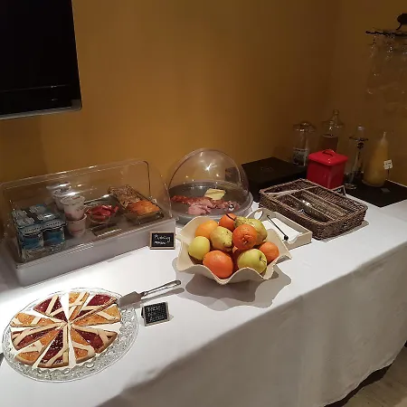 מלון Logis La Magnanerie - Cote Bistro Aubignosc