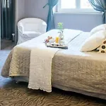 מלון Logis La Magnanerie - Cote Bistro Aubignosc