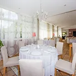 Logis La Magnanerie - Cote Bistro מלון