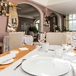 Logis La Magnanerie - Cote Bistro מלון