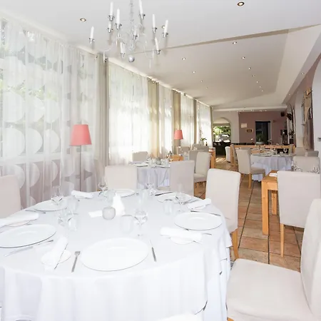 Logis La Magnanerie - Cote Bistro 3* オービニヨスク