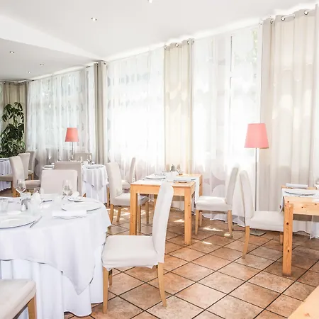 Logis La Magnanerie - Cote Bistro 3* オービニヨスク